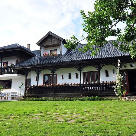 Bed & Breakfast Popamuseum Tarpesti Strada Muzeului Nr 28 Tîrpeşti Zewnętrze zdjęcie