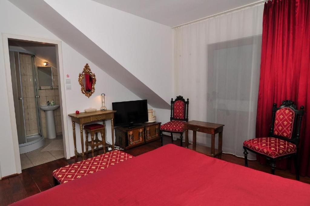 Bed & Breakfast Popamuseum Tarpesti Strada Muzeului Nr 28 Tîrpeşti Zewnętrze zdjęcie